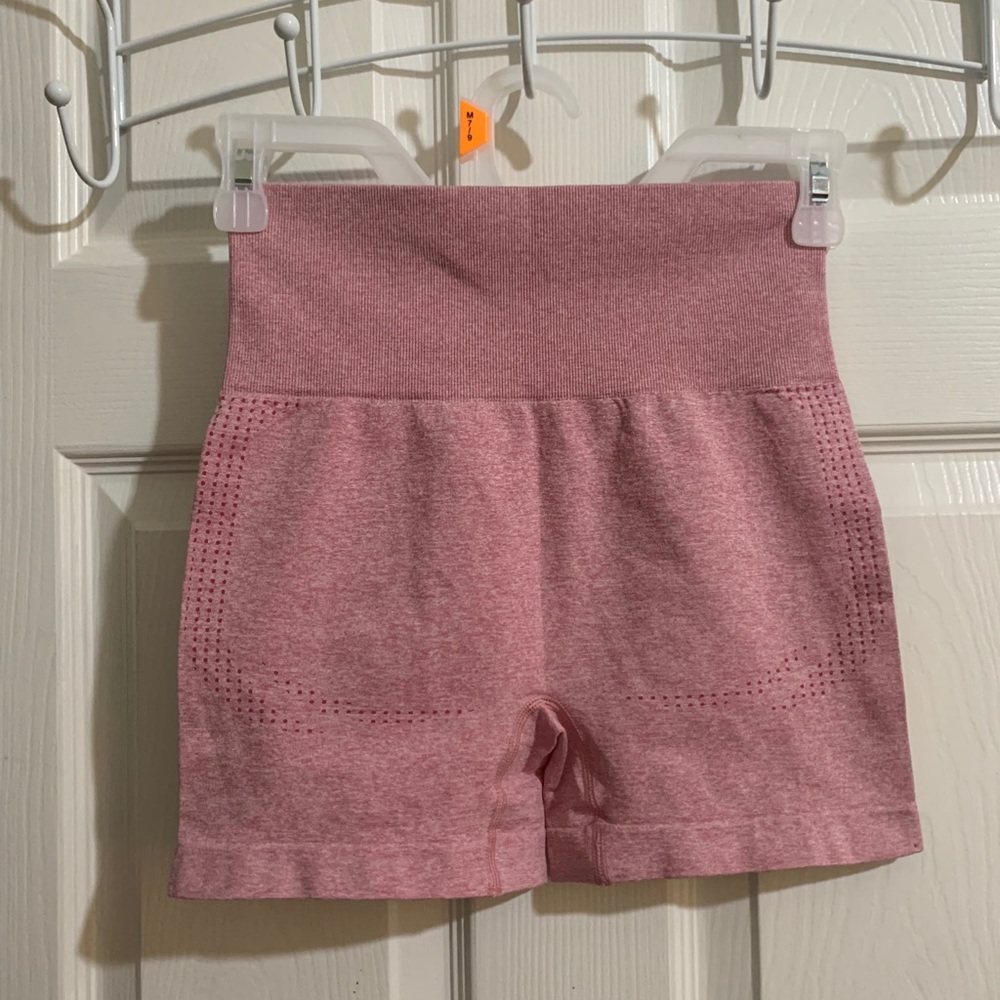 ‼️SOLD‼️ Pink gym biker shorts - Picture 4 of 7